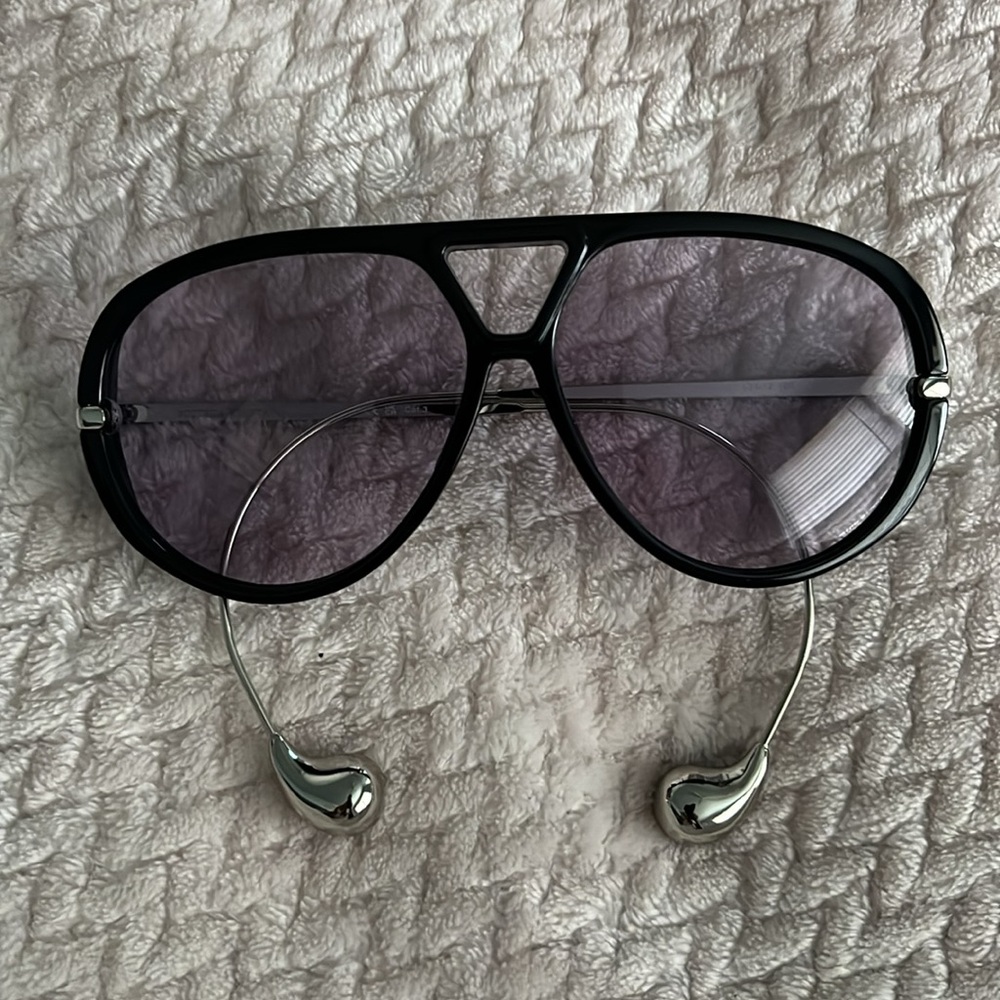 Chic Black Drop Aviator Sunglasses